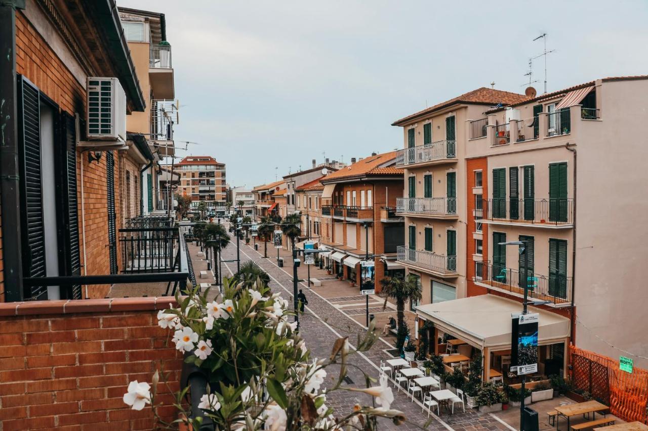Battisti 56 Hotel Porto SantʼElpidio Екстериор снимка